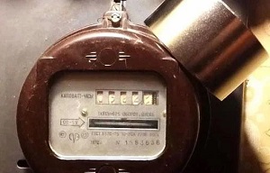 магнит на старом счетчике